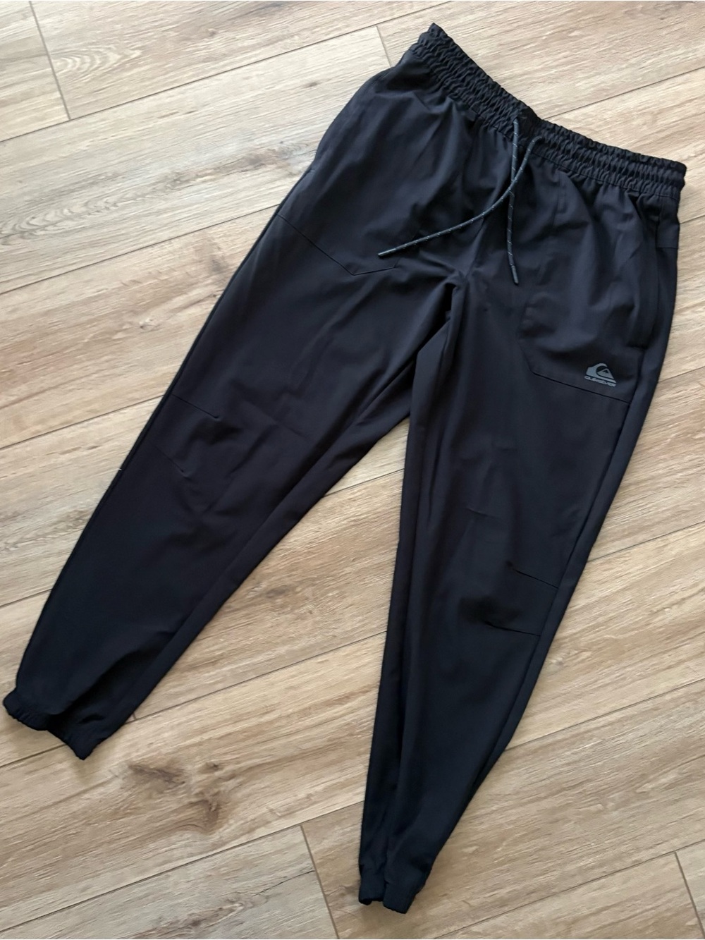 QUICKSILVER DRYFLIGHT REGULAR FIT ELASTIC WAIST PANTS, MENS, BLACK, SIZE MEDIUM